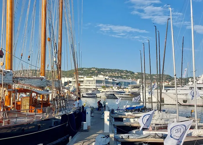 Le Panoramique - - Centre - Sea View - Swimming Pool - Free Parking Apartment *